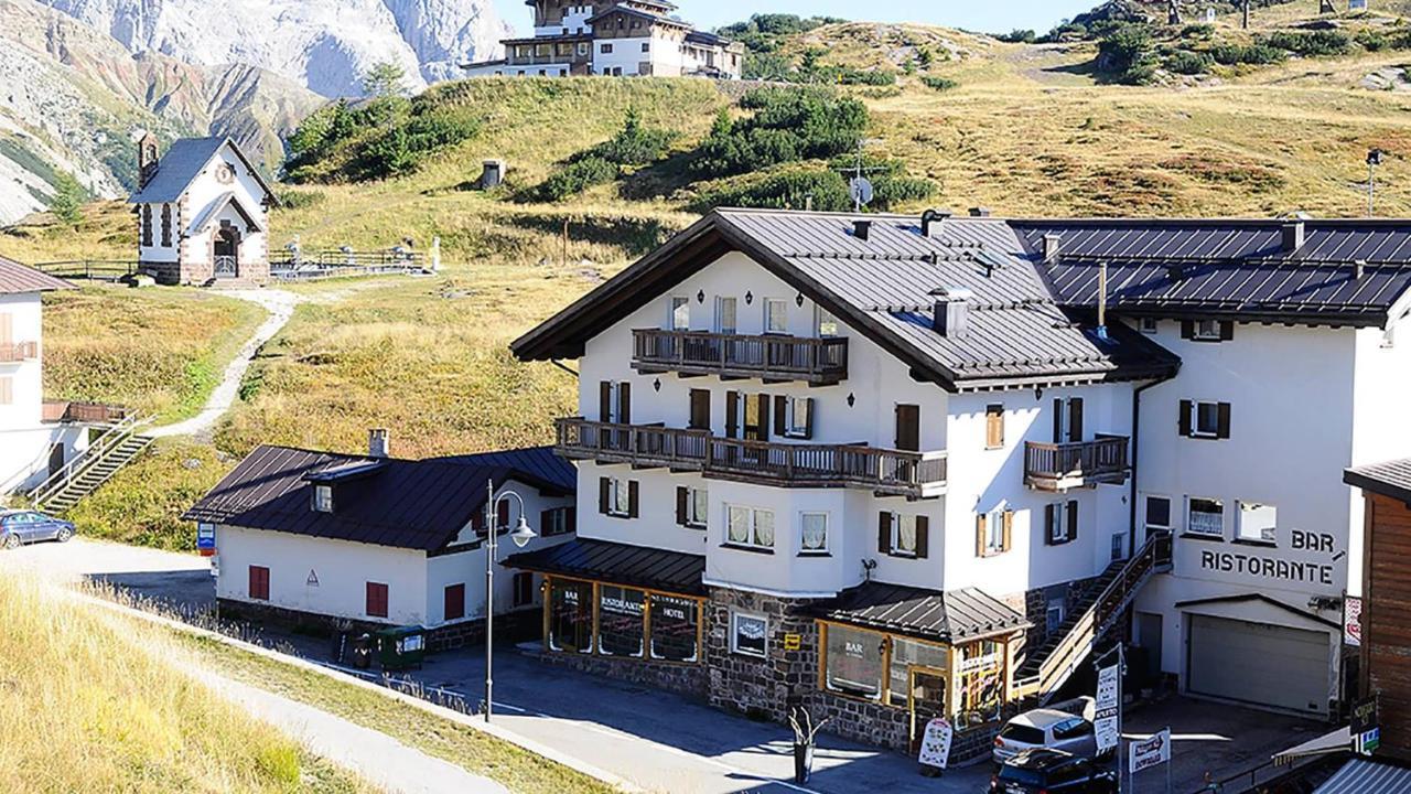 Hotel Alpenrose Passo Rolle Buitenkant foto