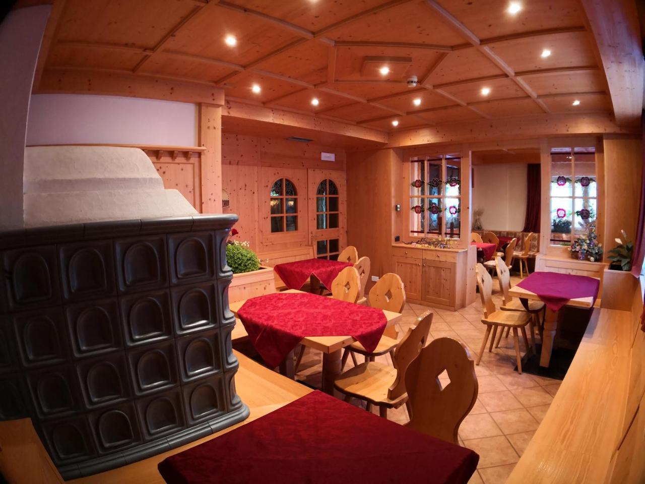 Hotel Alpenrose Passo Rolle Buitenkant foto