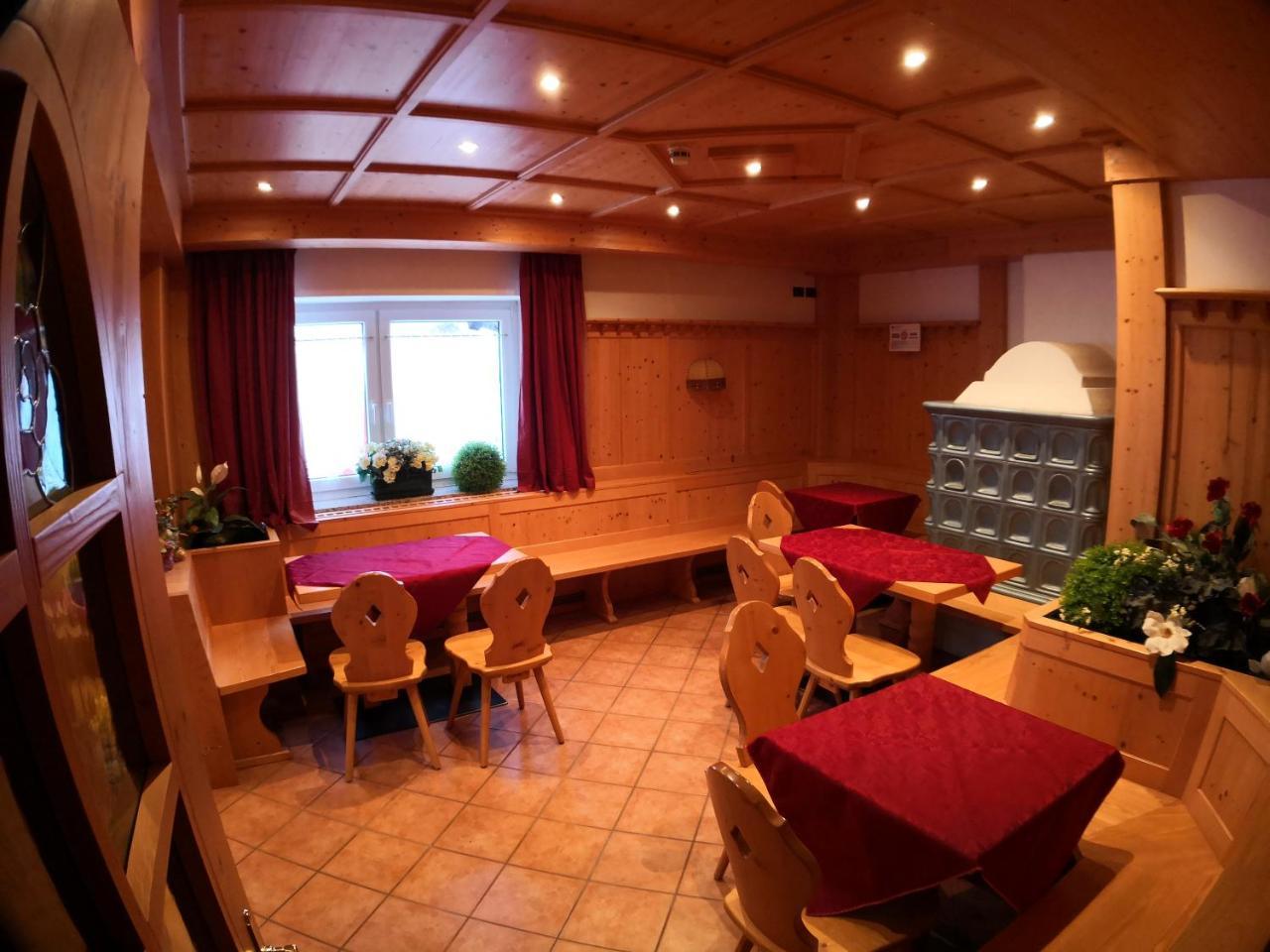 Hotel Alpenrose Passo Rolle Buitenkant foto