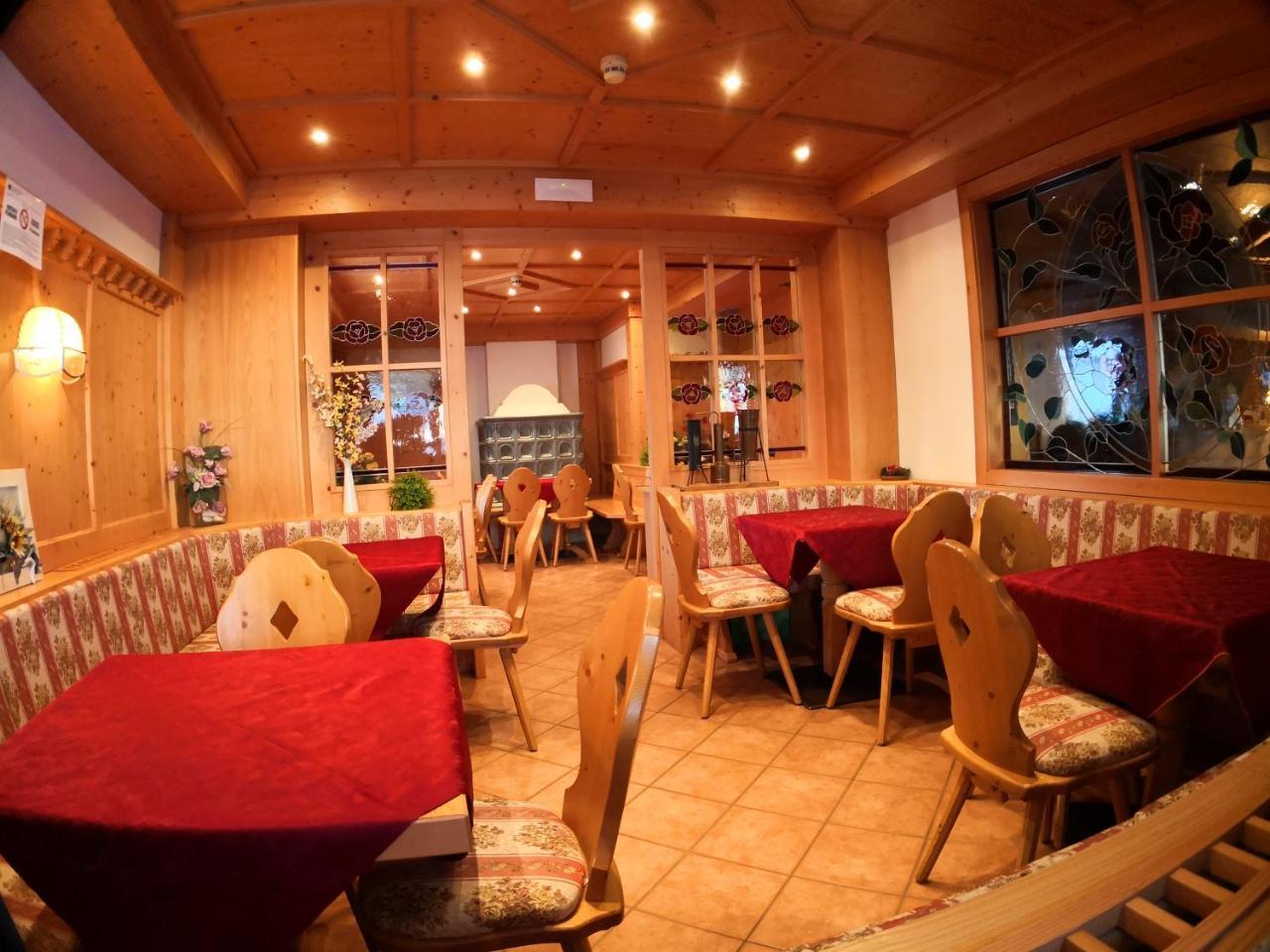 Hotel Alpenrose Passo Rolle Buitenkant foto